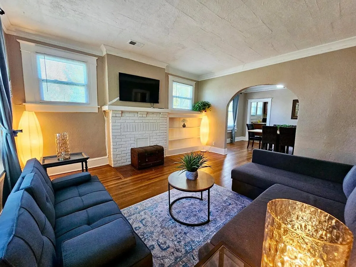 Charming House In Memphis Βίλα